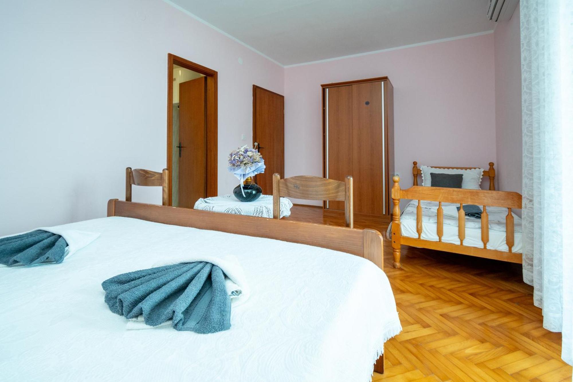 Apartments And Rooms With Parking Space Zubovici, Pag - 16063 Bilik gambar