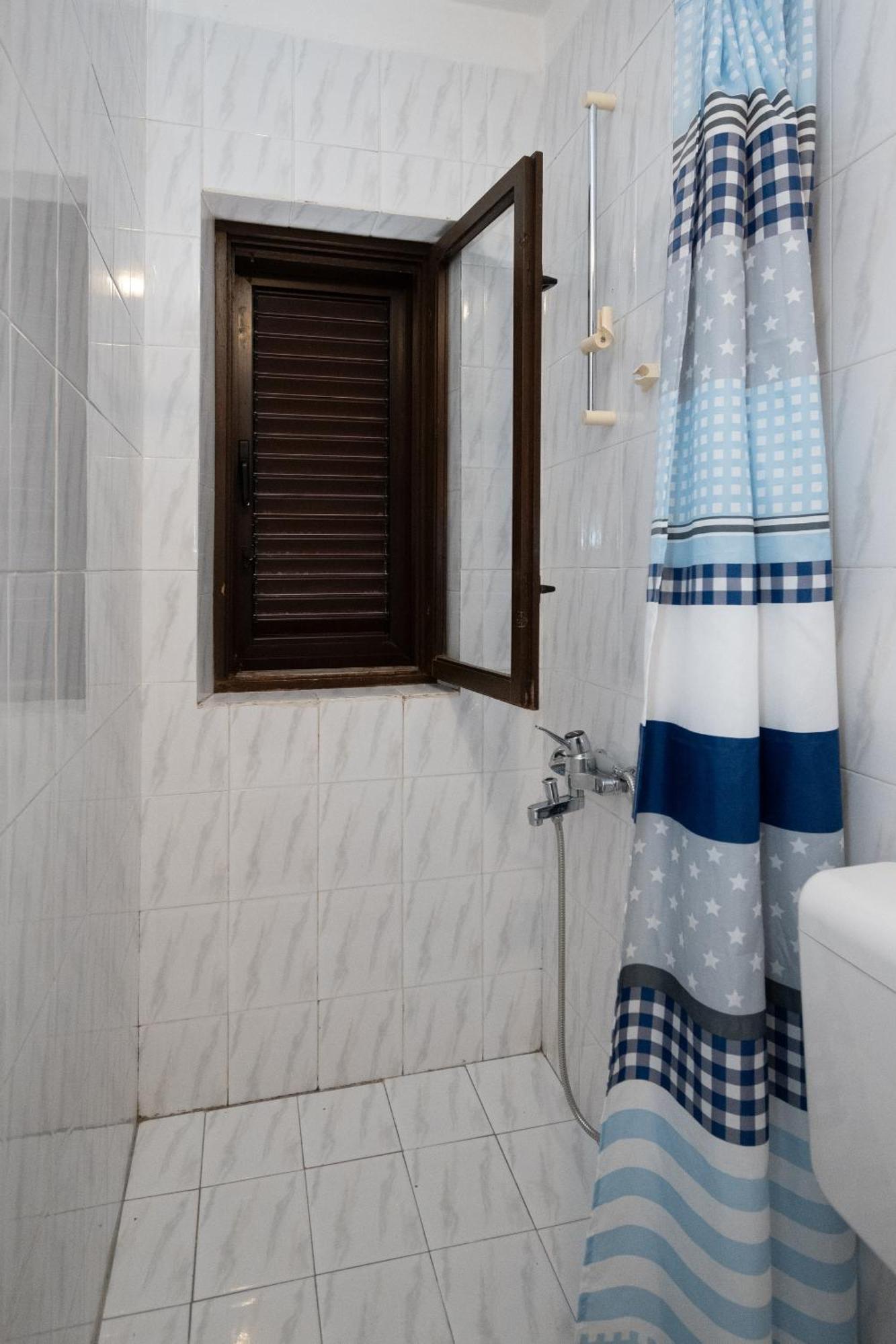 Apartments And Rooms With Parking Space Zubovici, Pag - 16063 Bilik gambar
